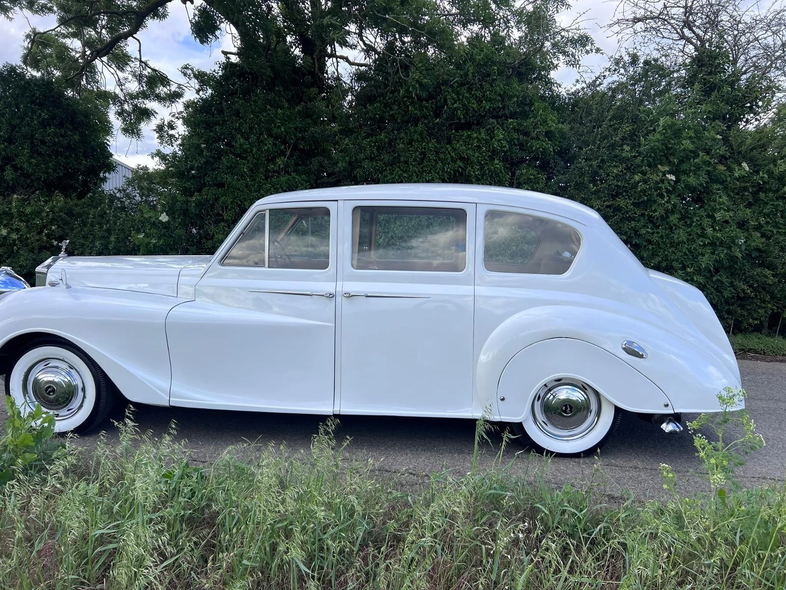 Lady Bella Chauffeur classic wedding car profile